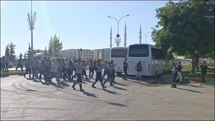 DEDAŞ çalışanları Şanlıurfa ‘da iş bıraktı eylem yaptı
