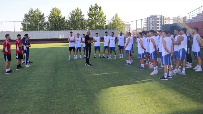 Karaköprü Belediyespor sahaya indi