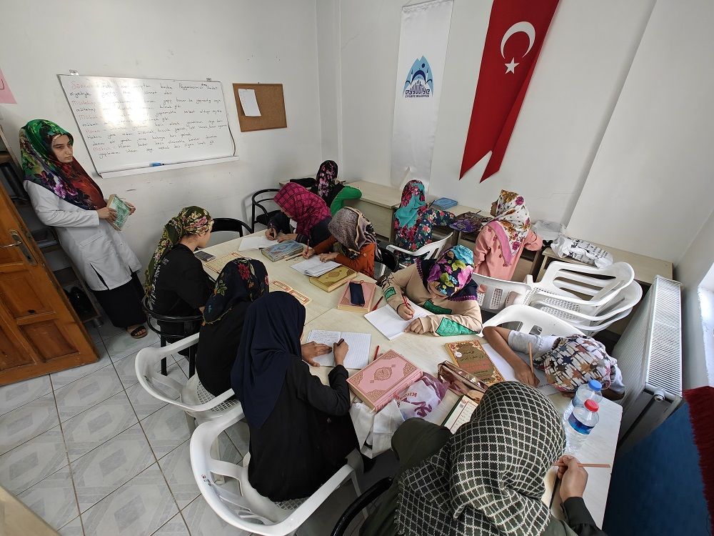 Yediden Yetmişe Kadınlar Burada Buluşuyor