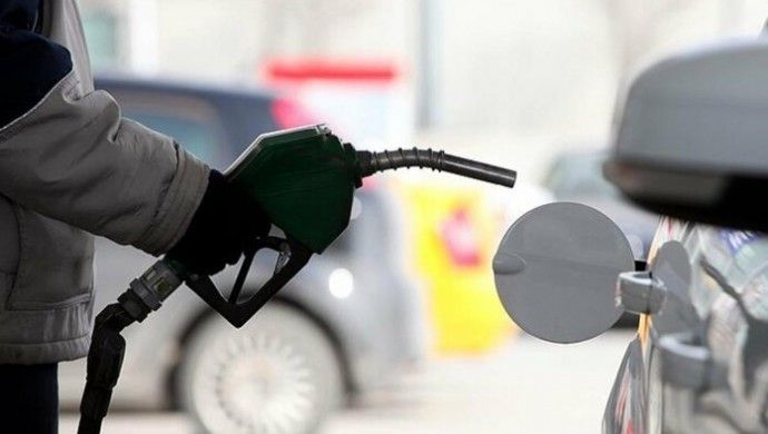 Benzine yeni bir zam daha