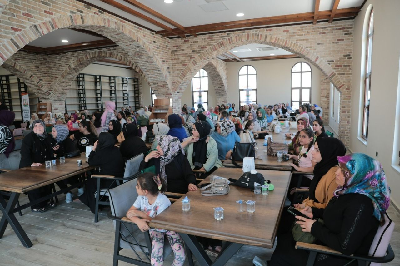 Beyazgül, kadın kursiyerler ile bir araya geldi