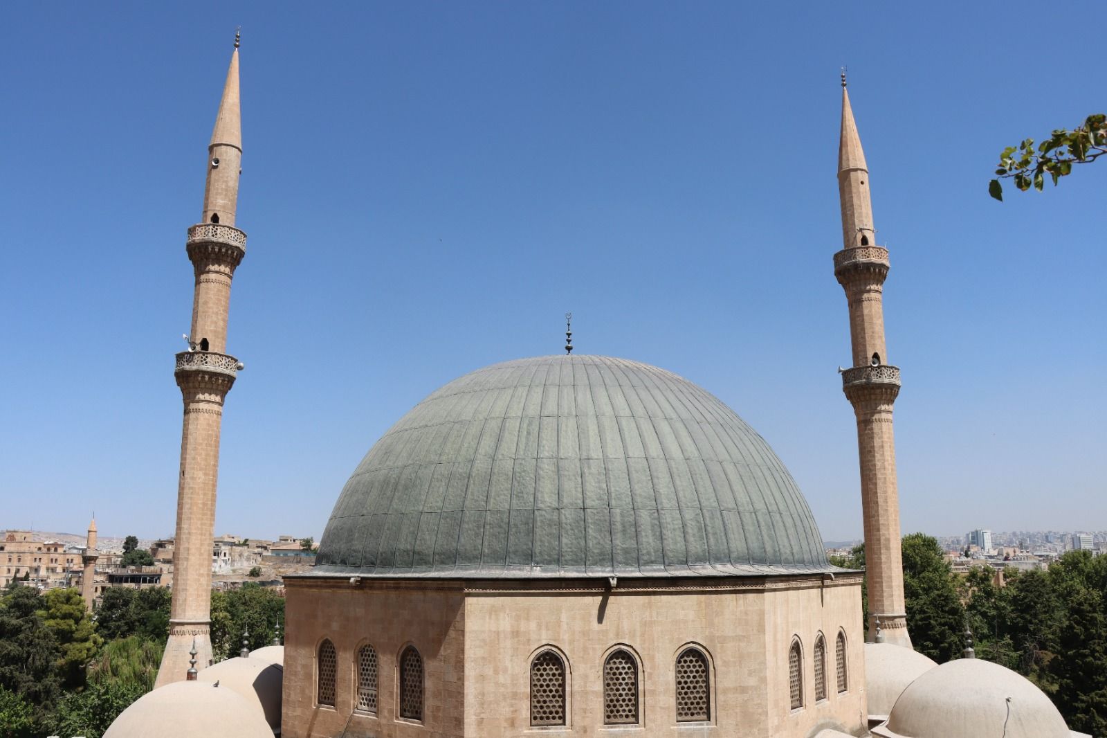 Dergah Camisinin minaresinde bakım ve onarım çalışması tamamlandı