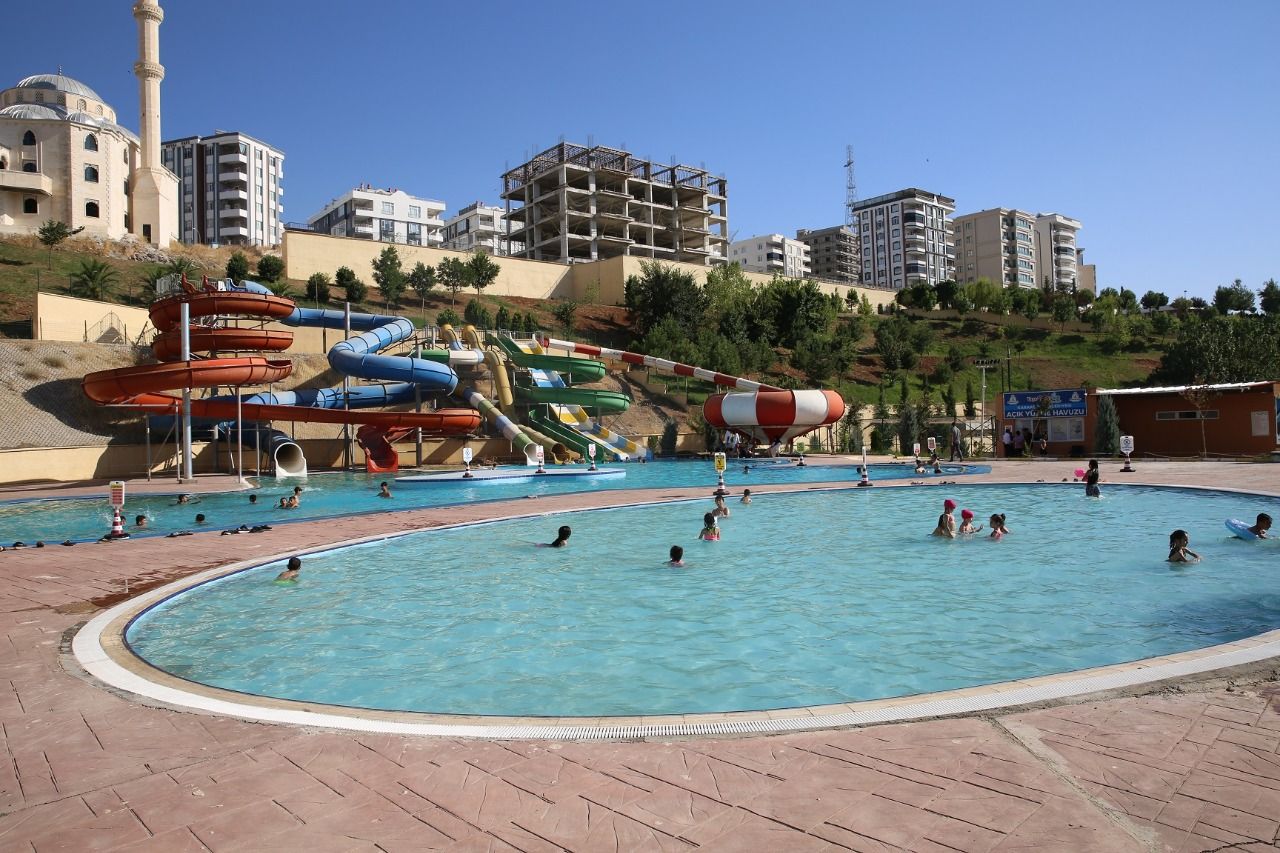 Karaköprülü Çocuklar Yaşam Park Havuzu’nda Serinliyor