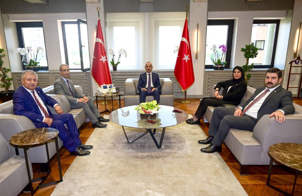 Şanlıurfa milletvekilleri Ulaştırma ve Altyapı Bakanı Uraloğlu’nu ziyaret etti