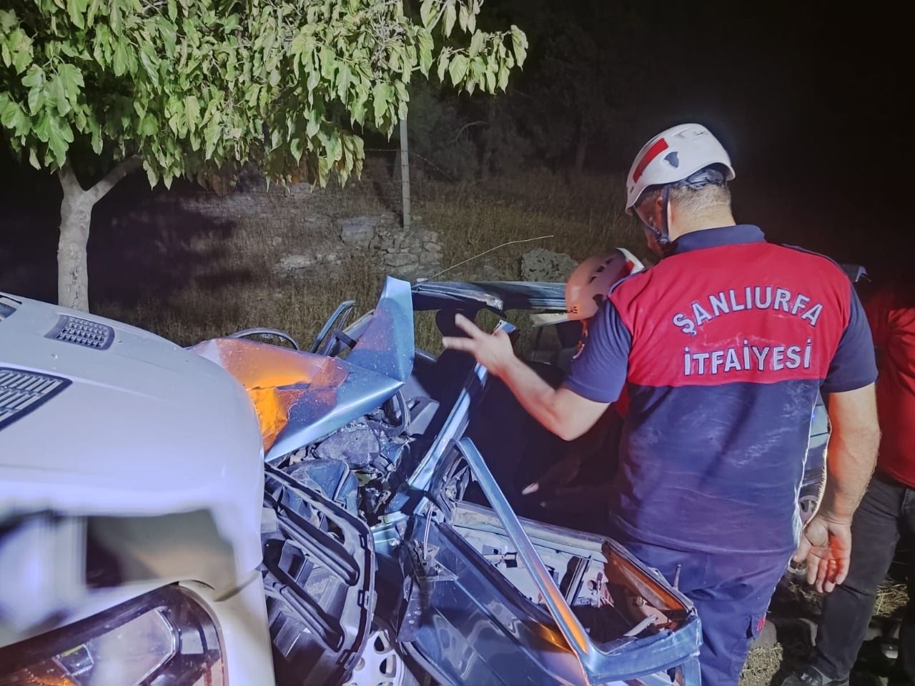 Suruç ‘ta otomobil ile kamyonet çarpıştı: 2 yaralı