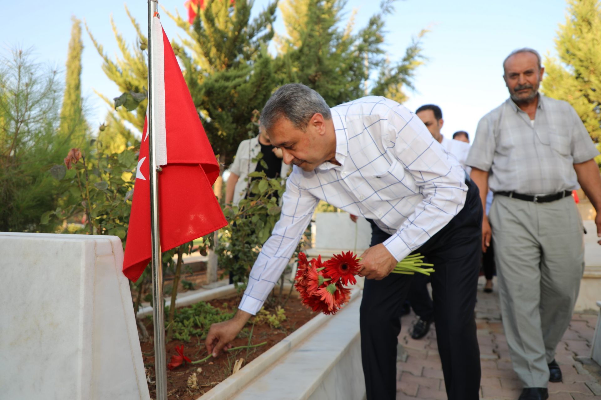 Vali Hasan Şıldak’tan Osmanbey şehitliği’ne ziyaret