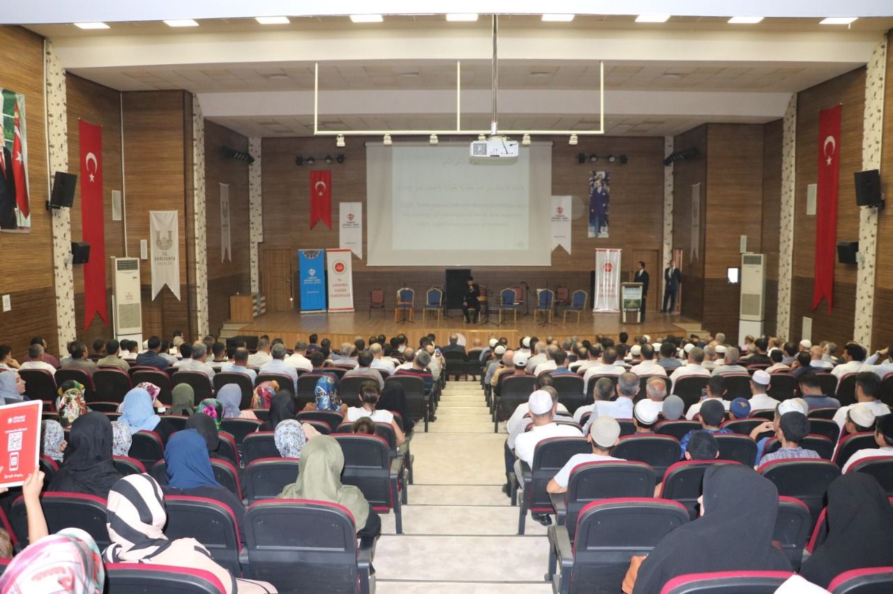 Dr. Burhan İşliyen, hayatımızın her alanını iman ve istikamet üzerine olmalıyız