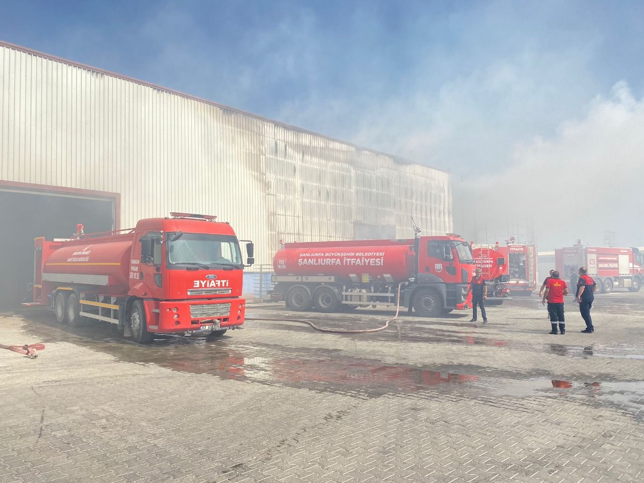 Şanlıurfa’da fabrika yangını