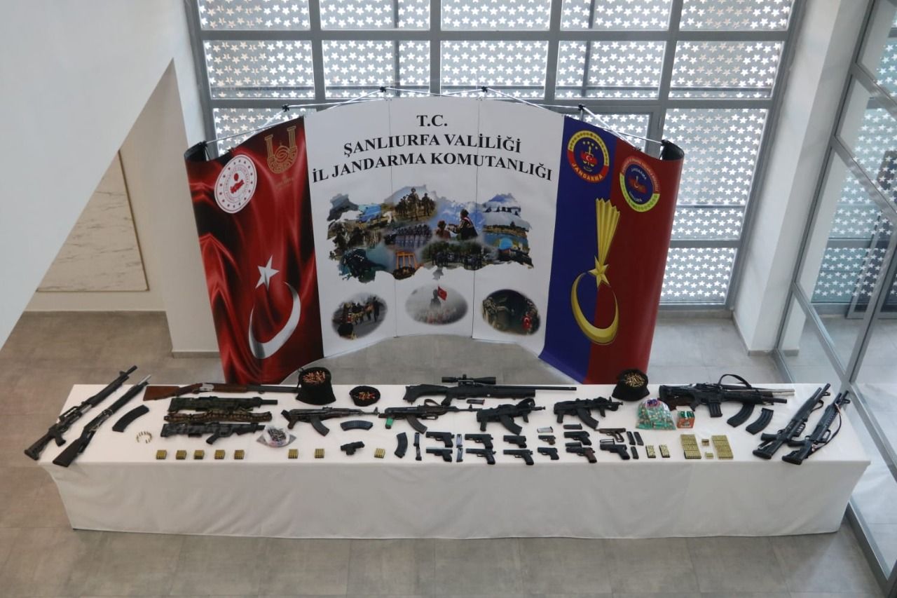 Şanlıurfa’da Jandarmadan kaçak silah ve mühimmat operasyonu: 57 gözaltı
