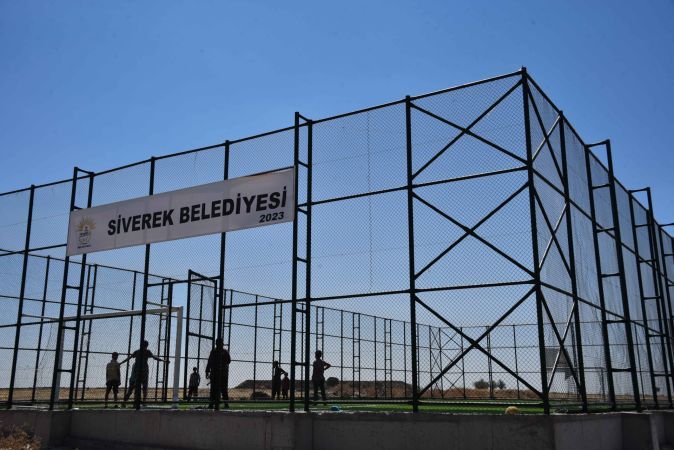 Siverek kırsal mahallelerine 15 yeni çim saha kazandırıldı