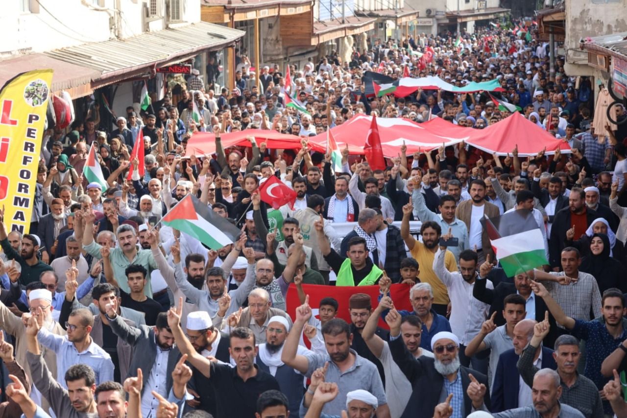 Başkan Delioğlu ve Yönetiminden Gazze’ye Destek Yürüyüşü