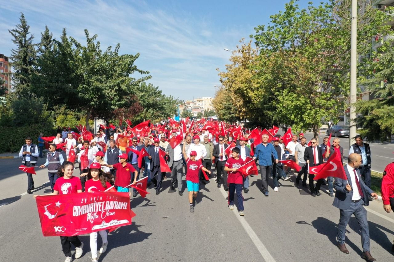 Karaköprü’de Cumhuriyetin 100.yılı coşkuyla kutlandı