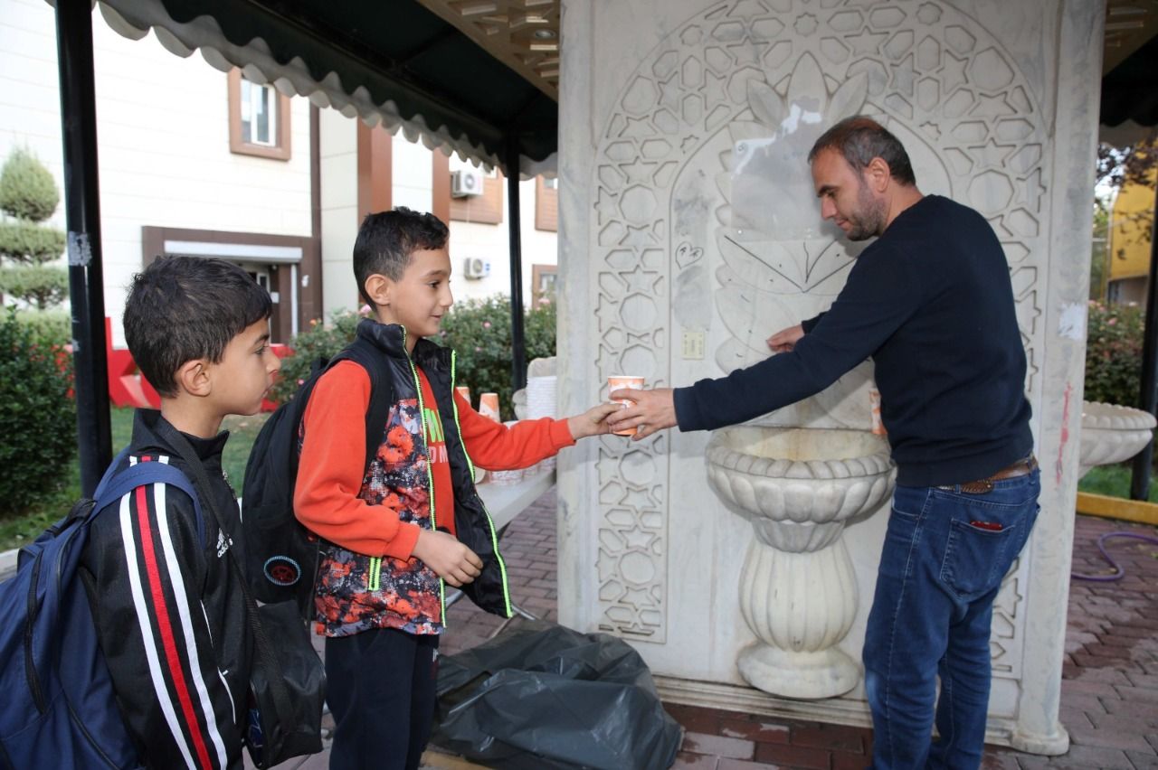 Karaköprü’de ikram çeşmesinden çorba akıyor