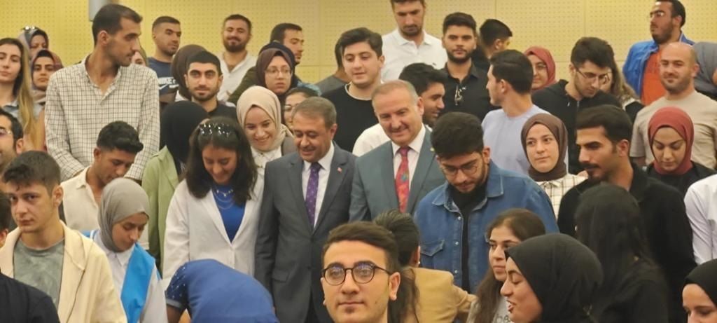 Şanlıurfa Valisi Hasan Şıldak, Harran Üniversitesi Öğrencileri İle Buluştu