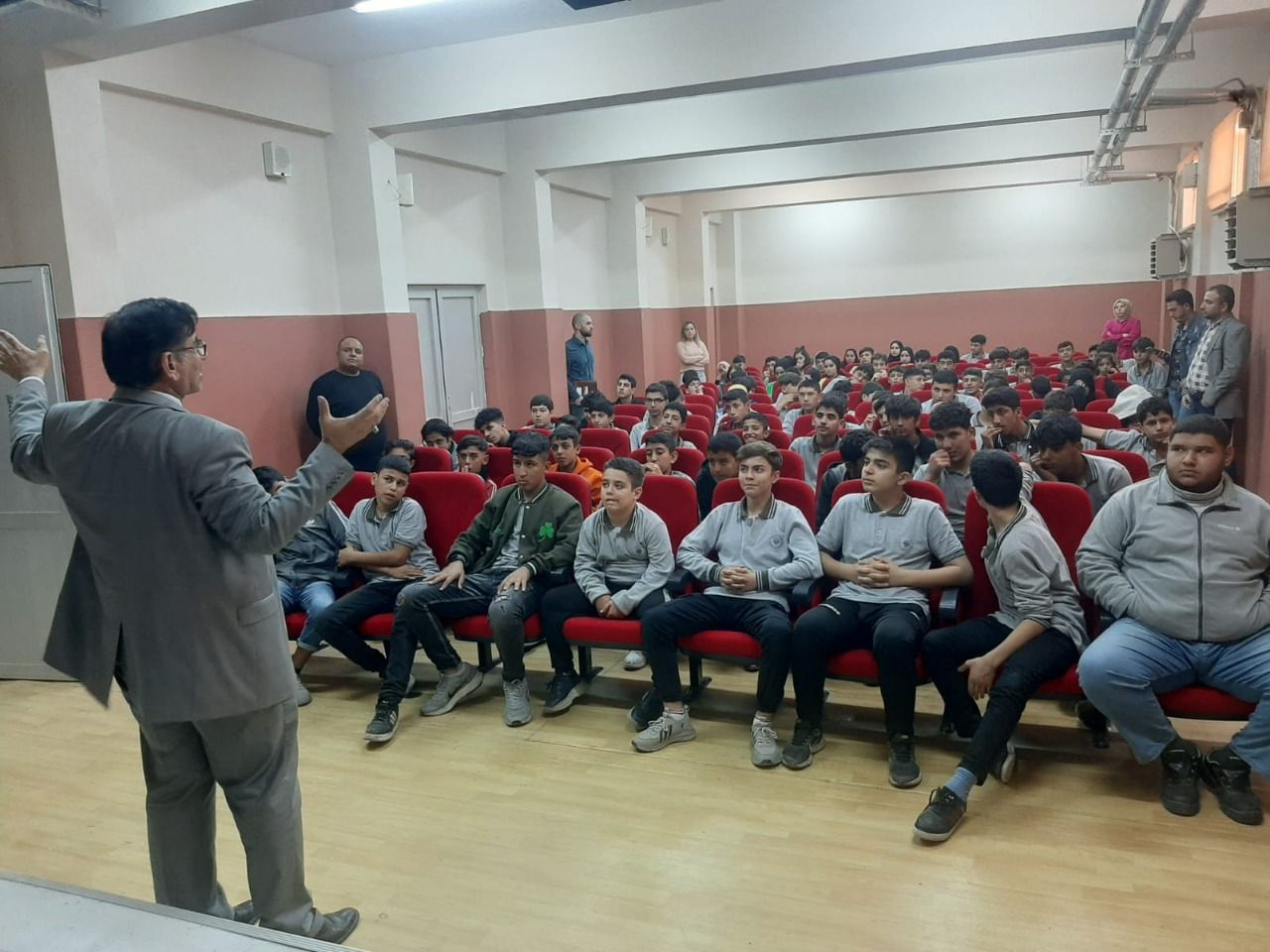 Şanlıurfa’da Yüzlerce öğrenciye ‘Bağımlılıkla Mücadele” Semineri Verildi