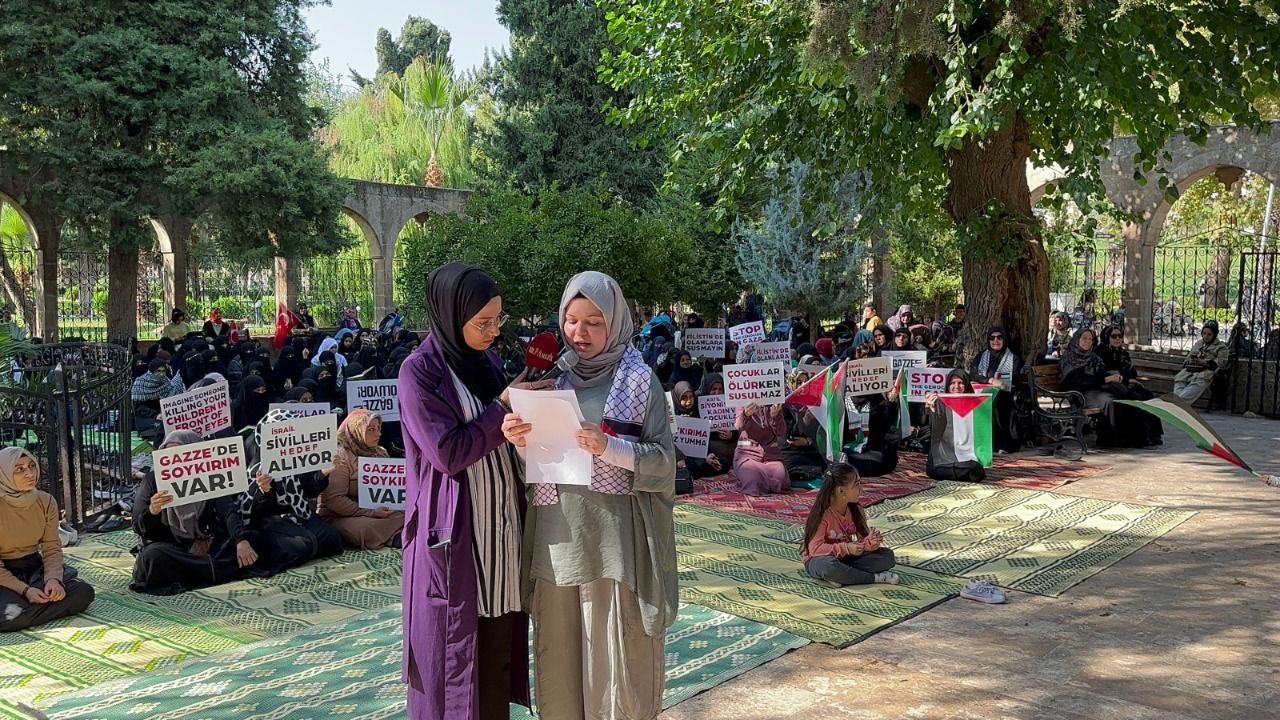 Urfa’lı Kadınlardan Sessiz Oturma Eylemi İle Gazzeli Kadınlara Destek!