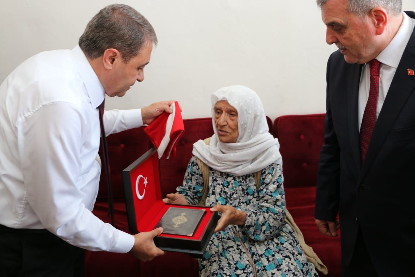 Vali Şıldak ‘tan Cumhuriyet Ana’ya ziyaret