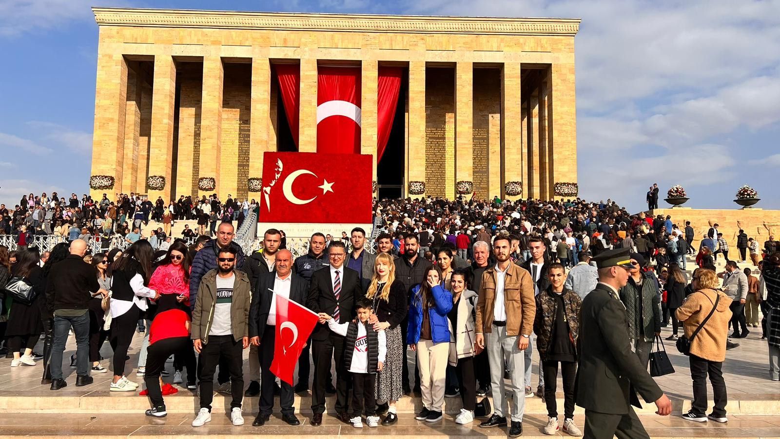 Başkan Albayrak ve Halfetili gençler Anıtkabir’i ziyaret etti