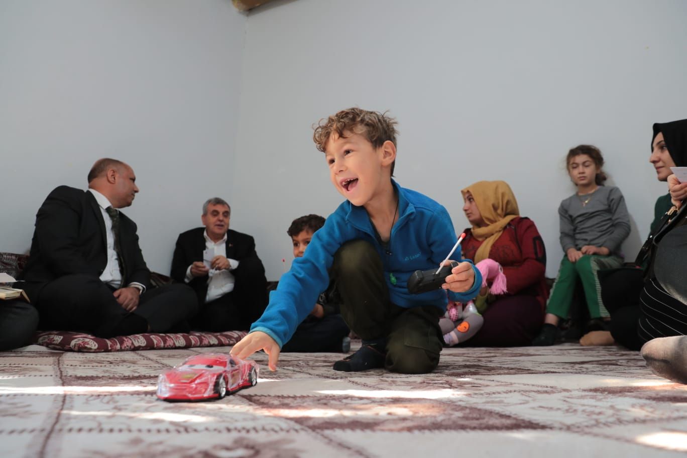 Başkan Beyazgül gönüllere dokunmaya devam eidyor