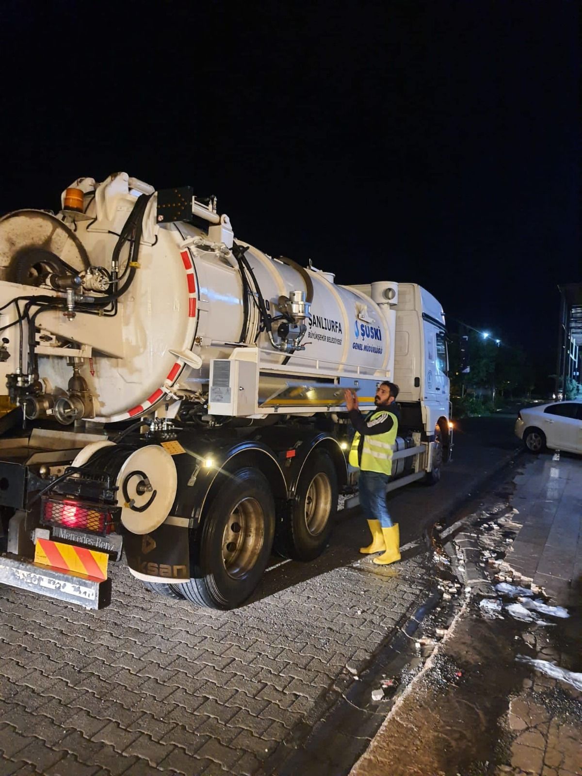 Başkan Ekinci gece mesaisinde