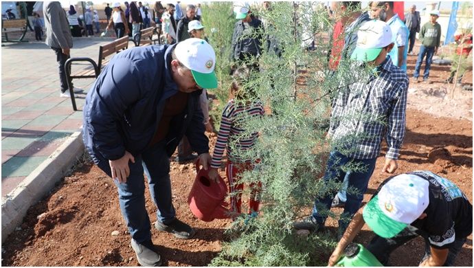 Başkan Ekinci, Öğrencilerle Birlikte Fidan Dikti