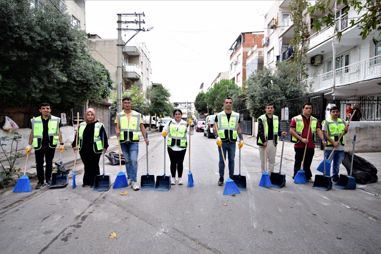 Bornova’da detaylı temizlik için yeni “Süpürgeci ekibi” kuruldu