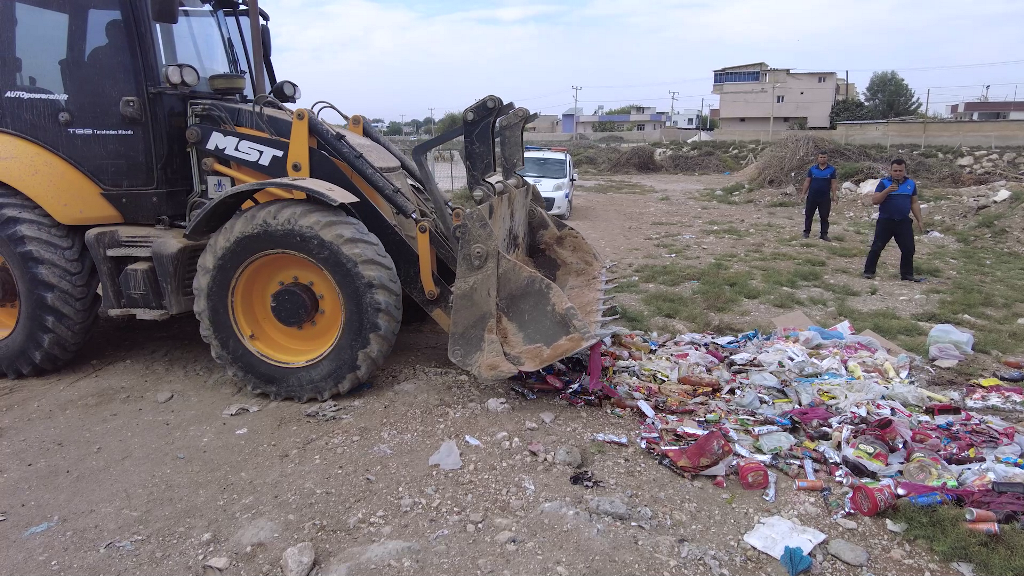 Harran’da Zabıta Ekipleri Tarihi Geçmiş Ürünlere El Koyarak İmha Etti