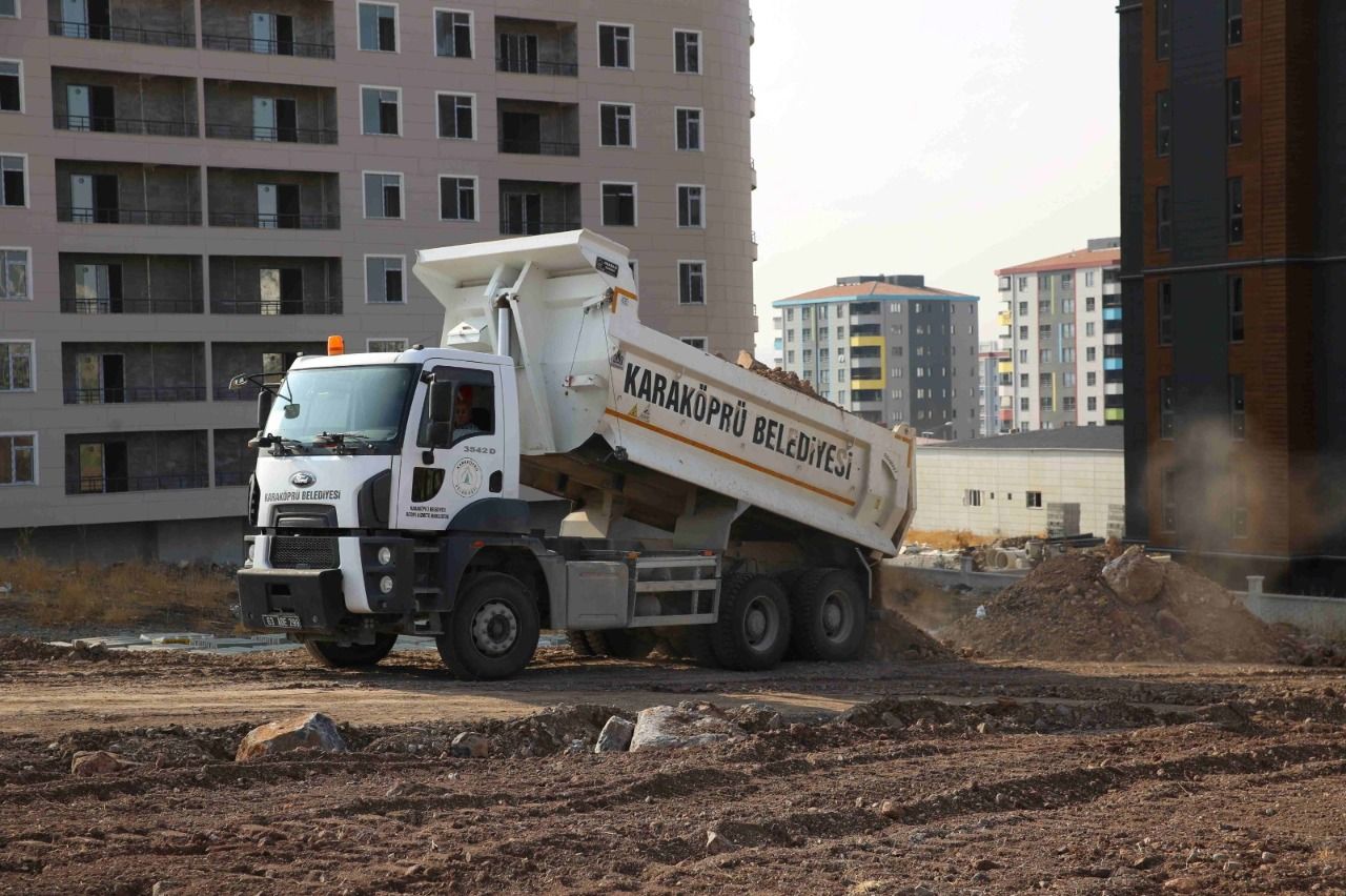 Karaköprü ‘de yol ağı genişliyor