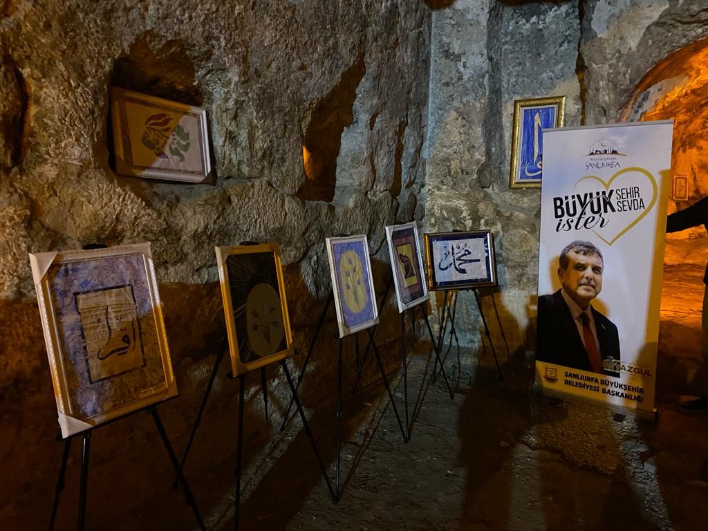 Kızıl Koyun Nekropolün’de Ebru Sergisi