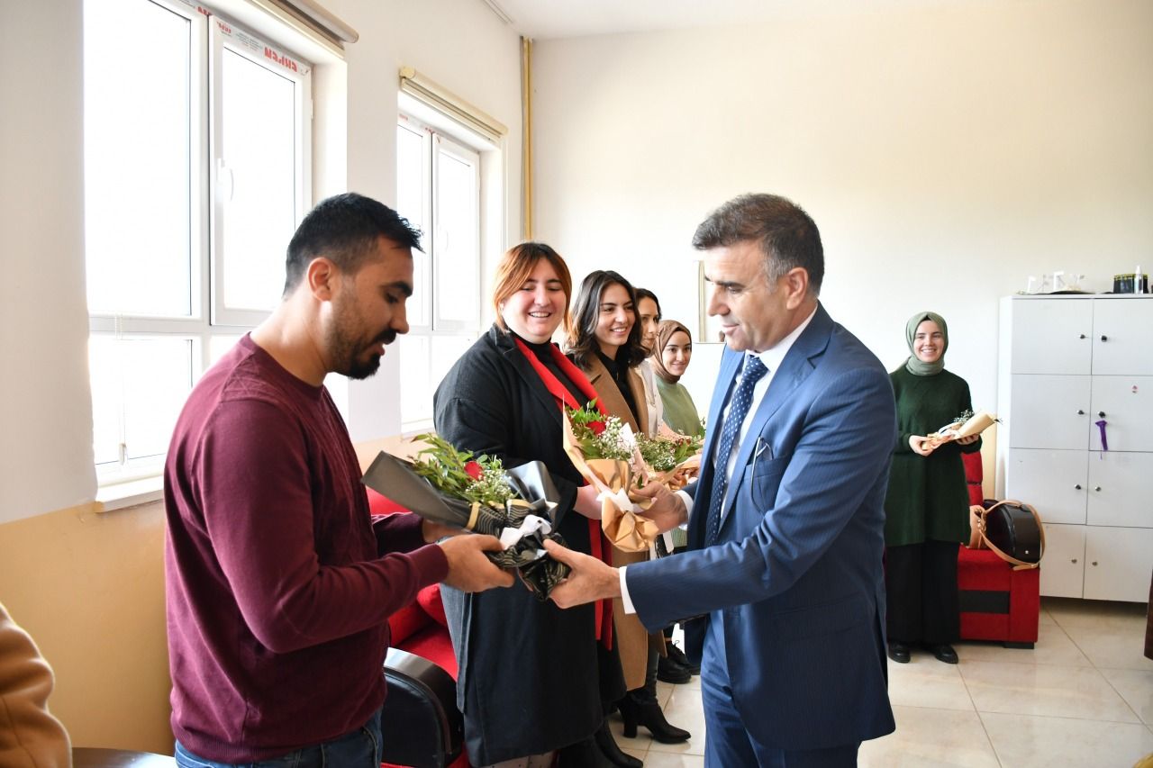Köylerde Işıldayan Yıldızlar : Sevgiyle Öğreten Köy Öğretmenlerine Ziyaret