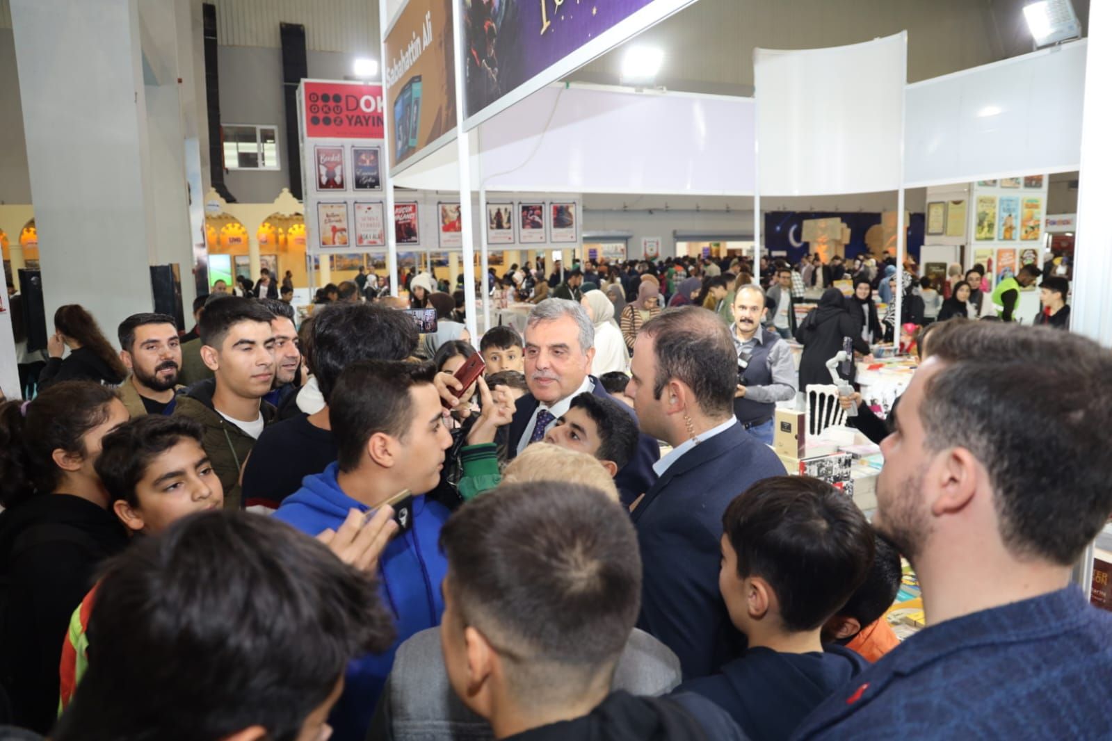 Şanlıurfa ulusal kitap fuarı kapılarını açtı
