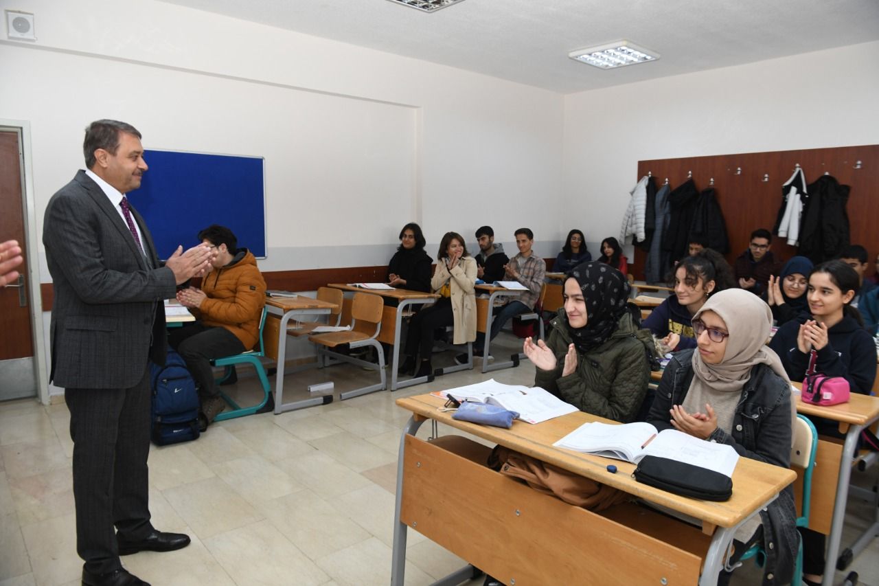 Vali Şıldak ‘tan okul ziyareti