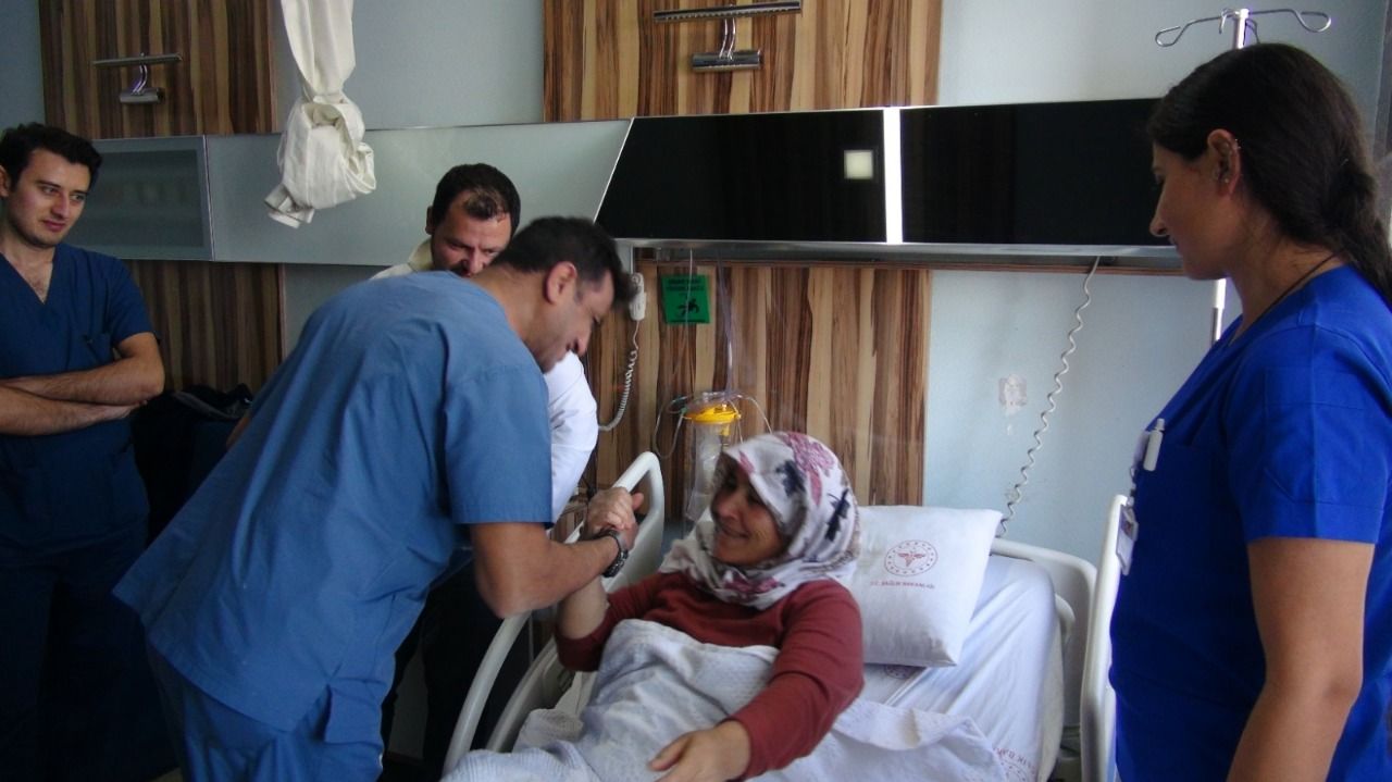 Kalp Çalışırken 5 Santimlik Kesi İle BY-PASS Ameliyatı Yapıldı