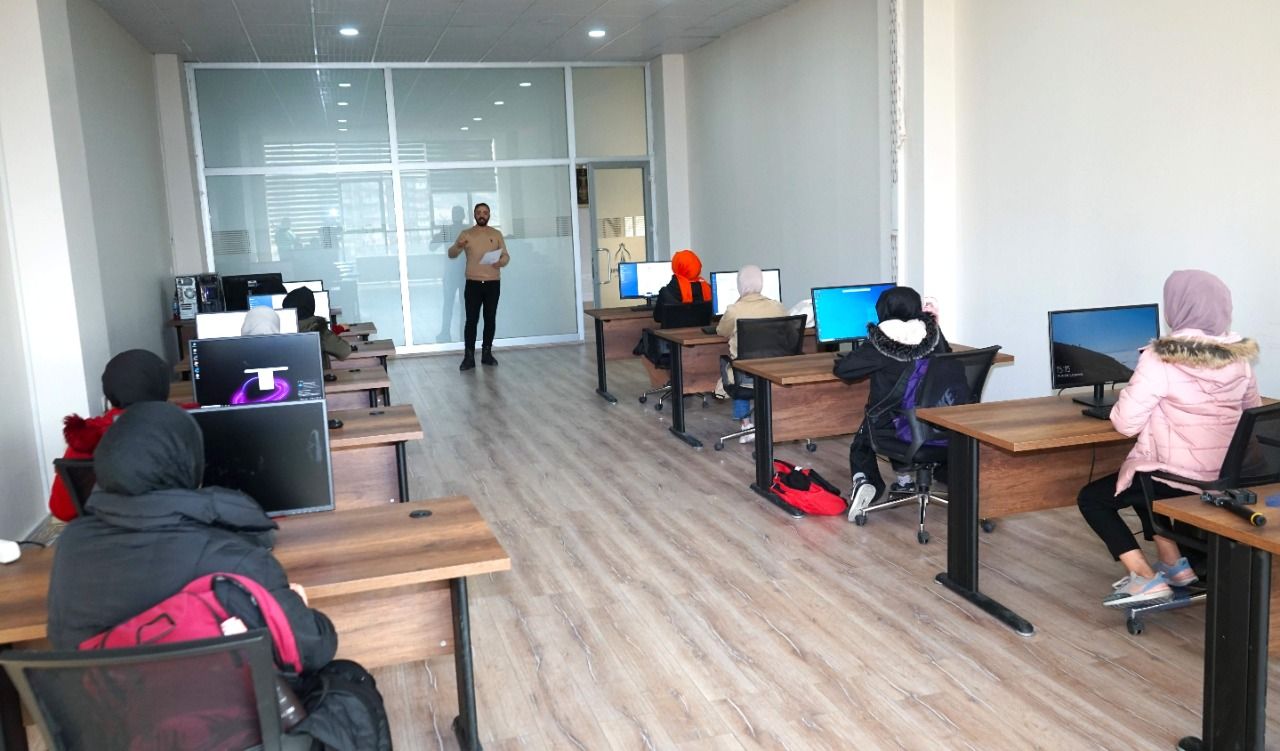 Karaköprü’de Kadınlar Temel Bilgisayar Eğitimi Alıyor