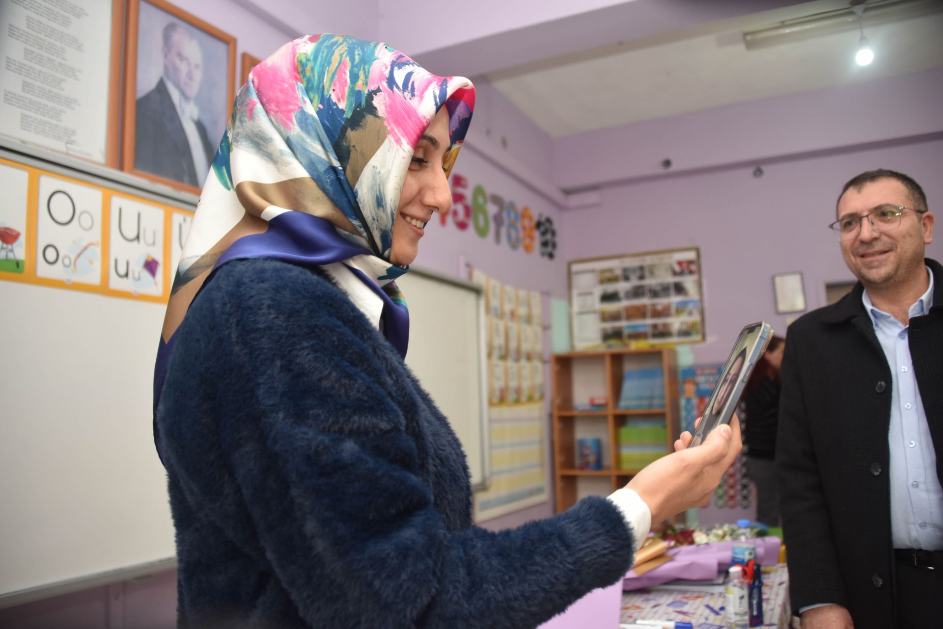Başkan Çakmak miniklerin yılbaşı tebrikine duyarsız kalmadı
