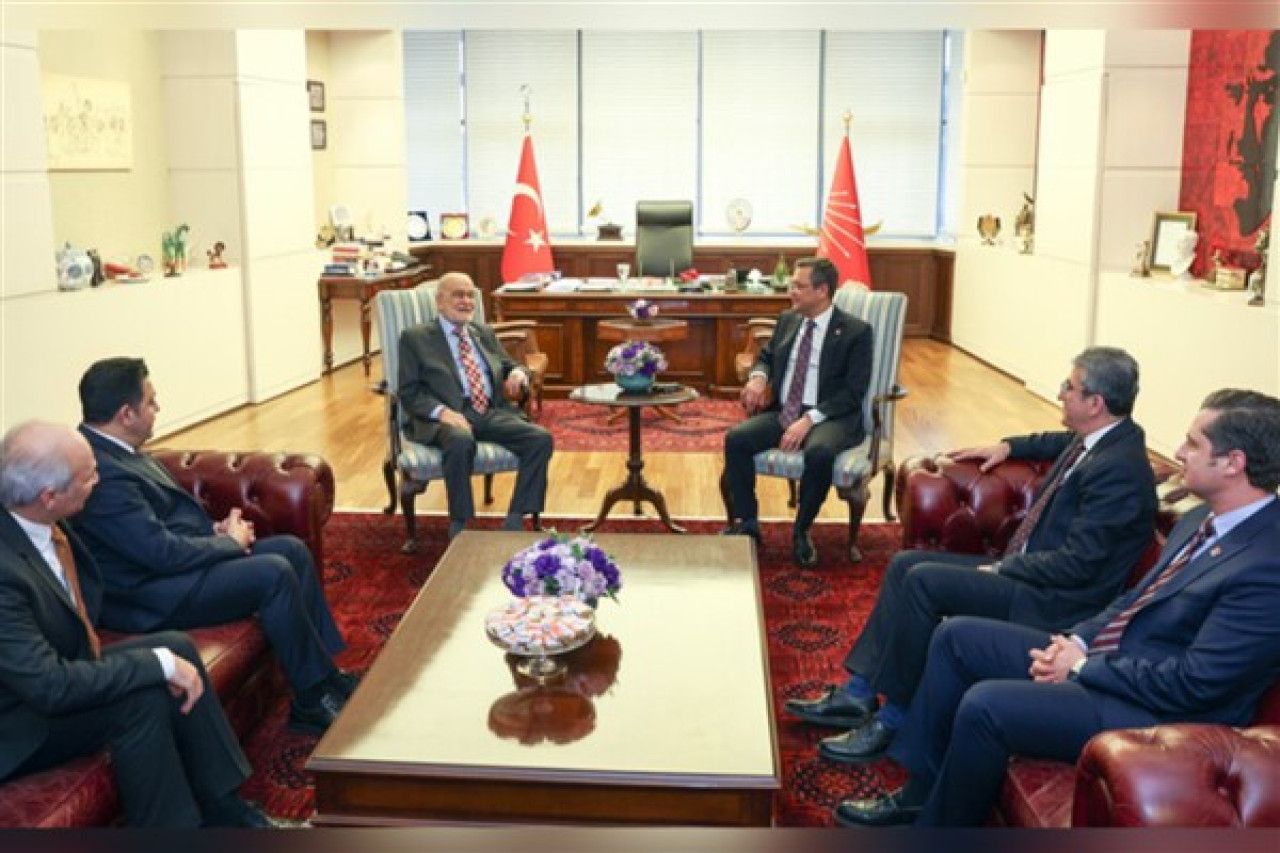 CHP Genel Başkanı Özel, Saadet Partisi Genel Başkanı Karamollaoğlu ile bir araya geldi