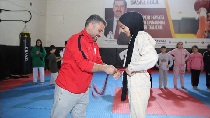 Karaköprü’de Çocuklar Zamanını Tekvando Kursunda Değerlendiriyor