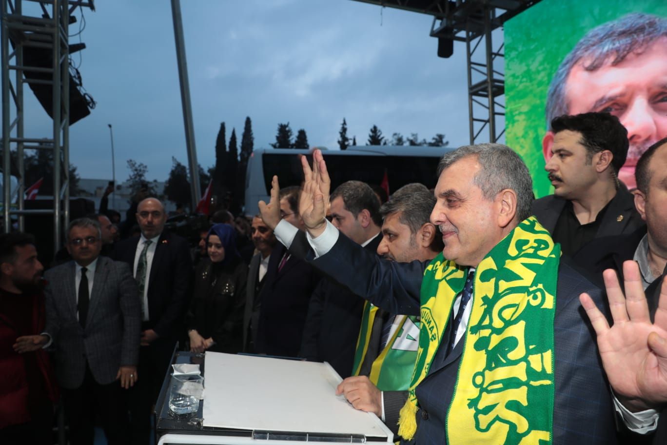 Şanlıurfalılar Beyazgül ‘ü bağrına bastı