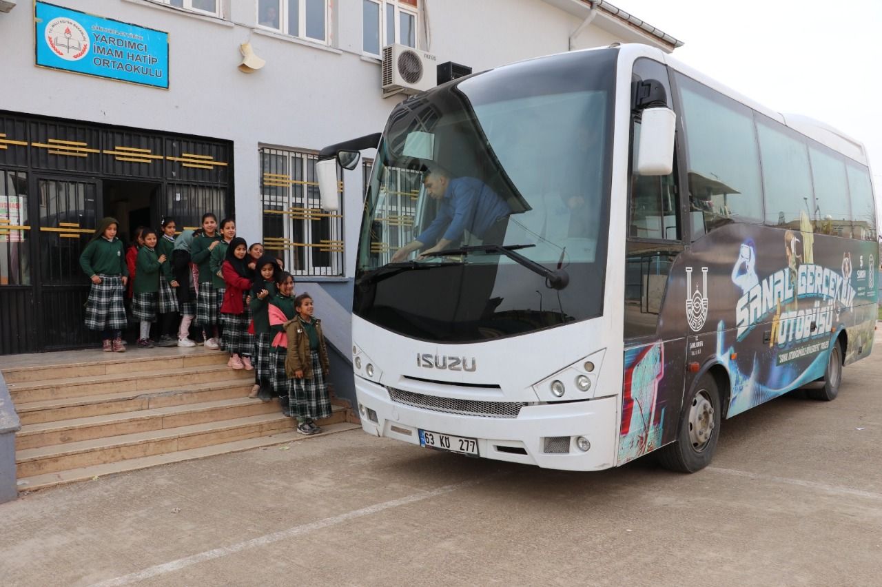 ŞURKAV sanal gerçeklik otobüsü köy yollarında