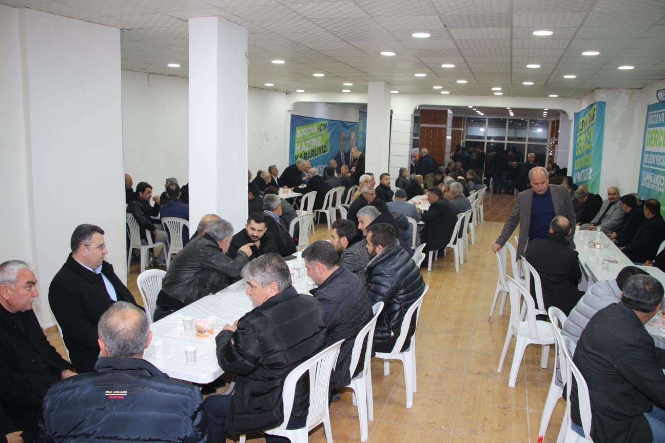 Başkan Aksoy, seçim bürosunda sevenleri ile buluştu