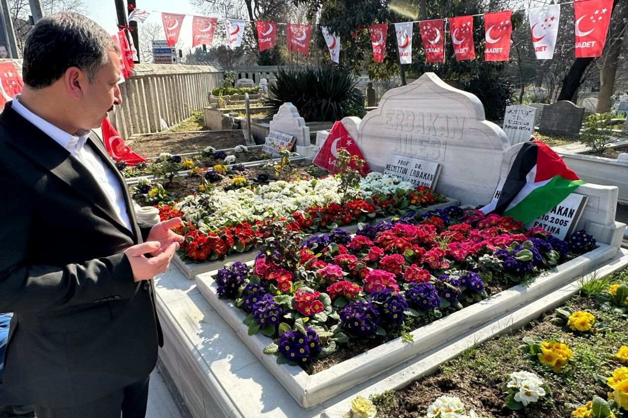 Başkan Baydilli Merhum Erbakan’ın kabrini ziyaret etti