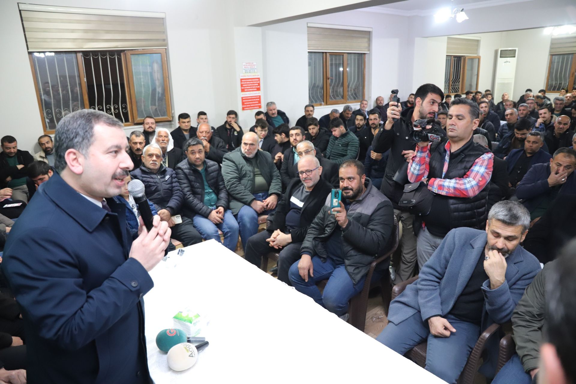 Başkan Baydilli ‘ye miting gibi ev toplantısı