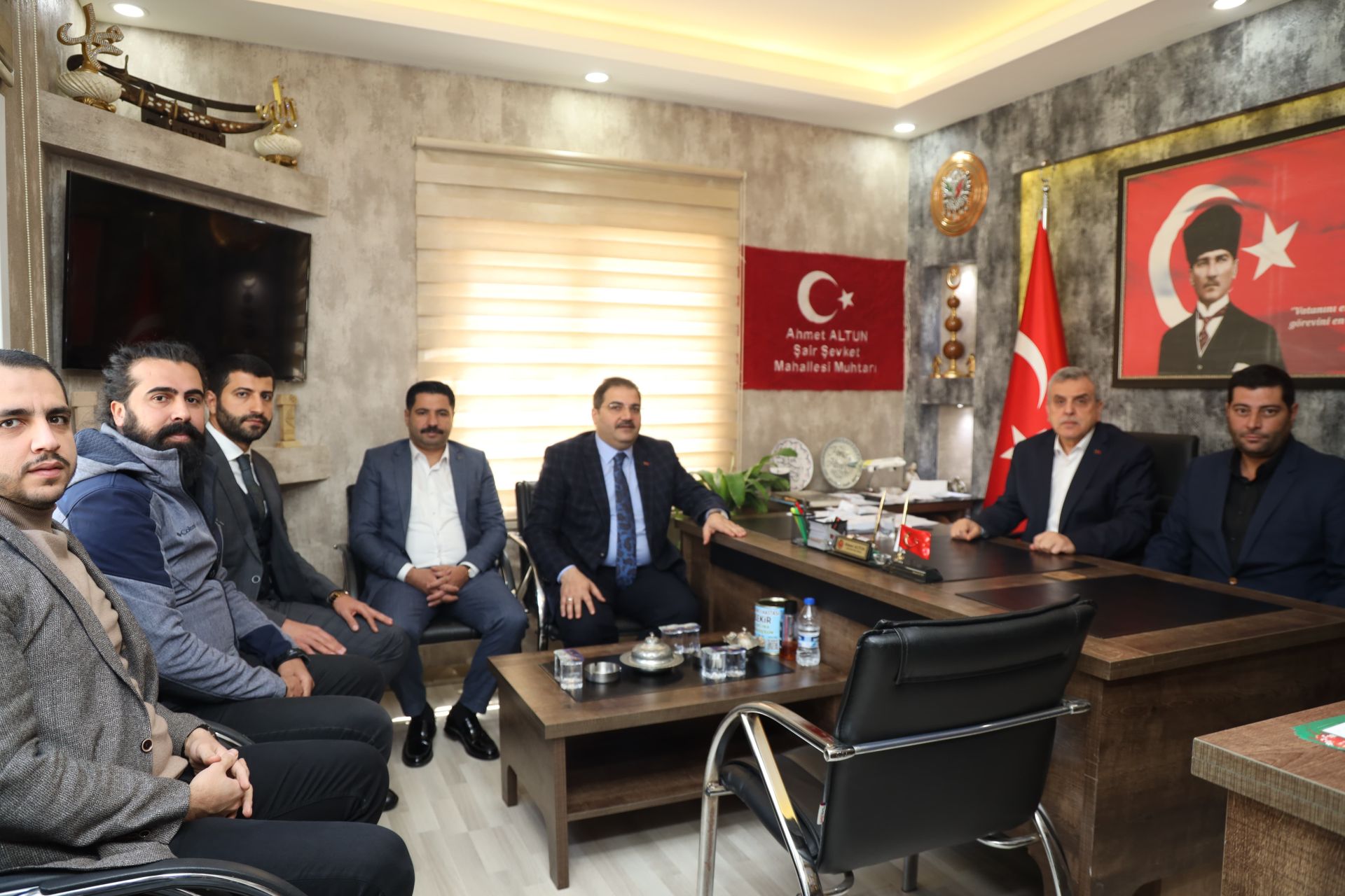 Beyazgül ve Canpolat esnafla iç içe