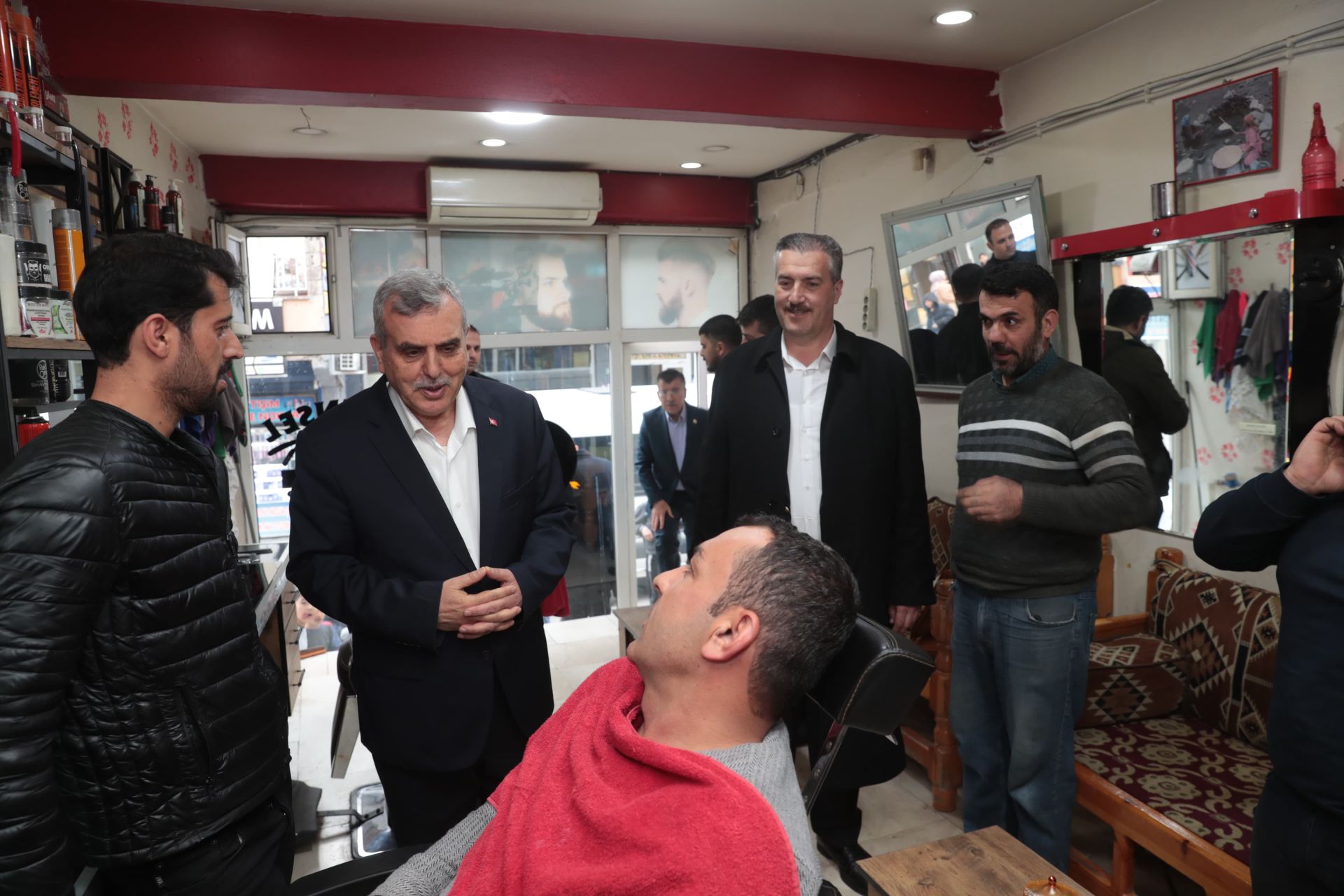 Beyazgül ve Cevheri SSK caddesindeki esnafı ziyaret etti