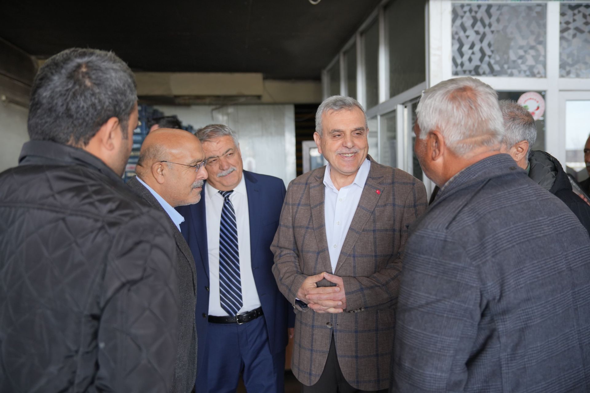 Beyazgül,Kentte sıkılmadık el bırakmıyor