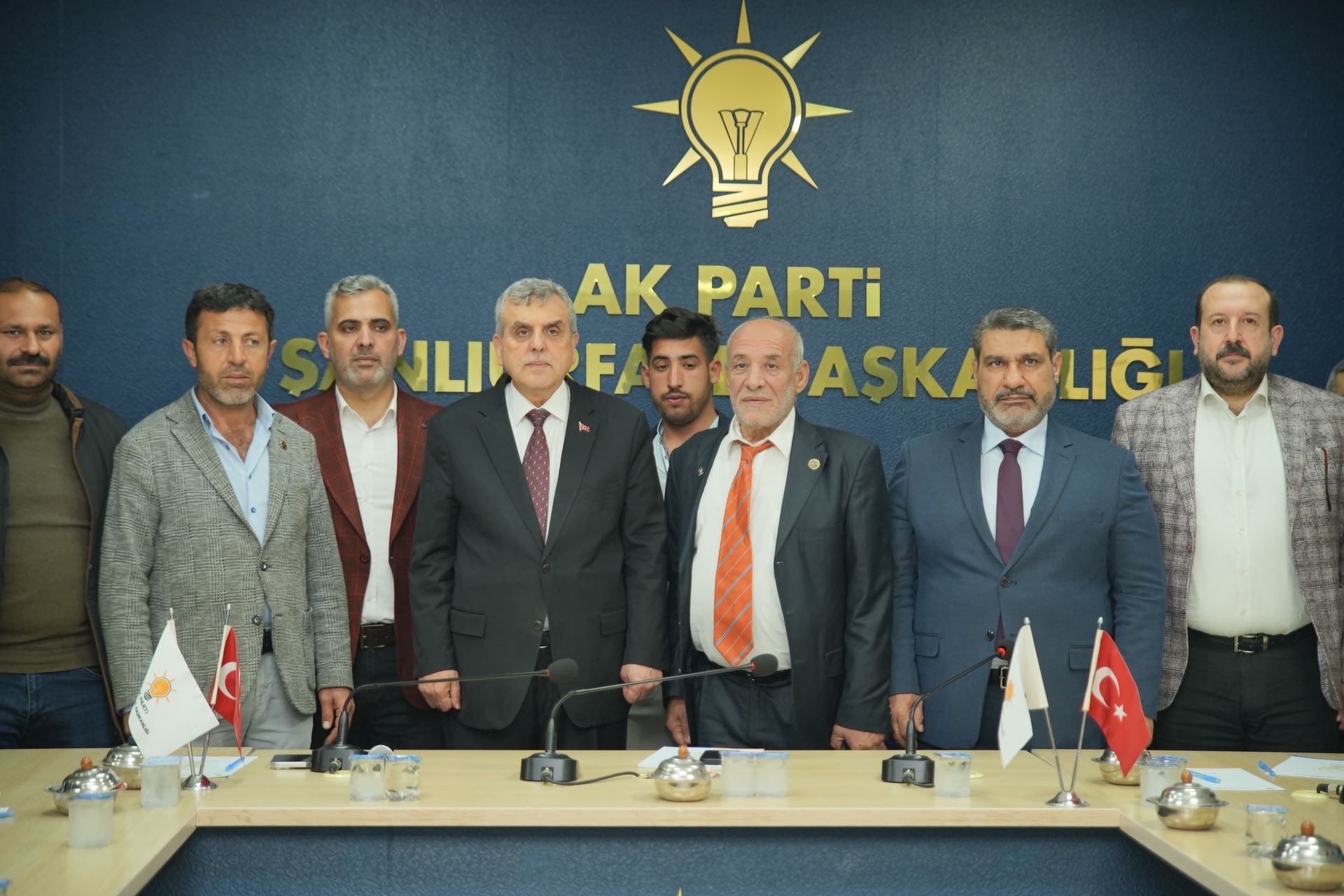 DEVA Partisi ‘nden Cumhur ittifakına destek rozeti Başkan Beyazgül taktı