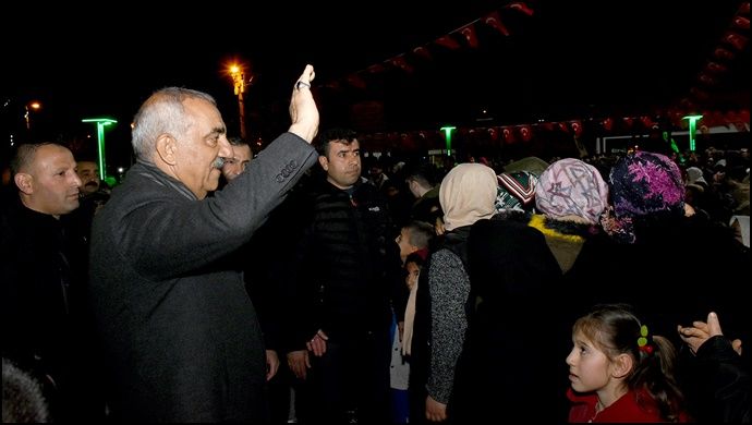 Hilvan Kent Meydanının Açılışına Binlerce Kişi Katıldı