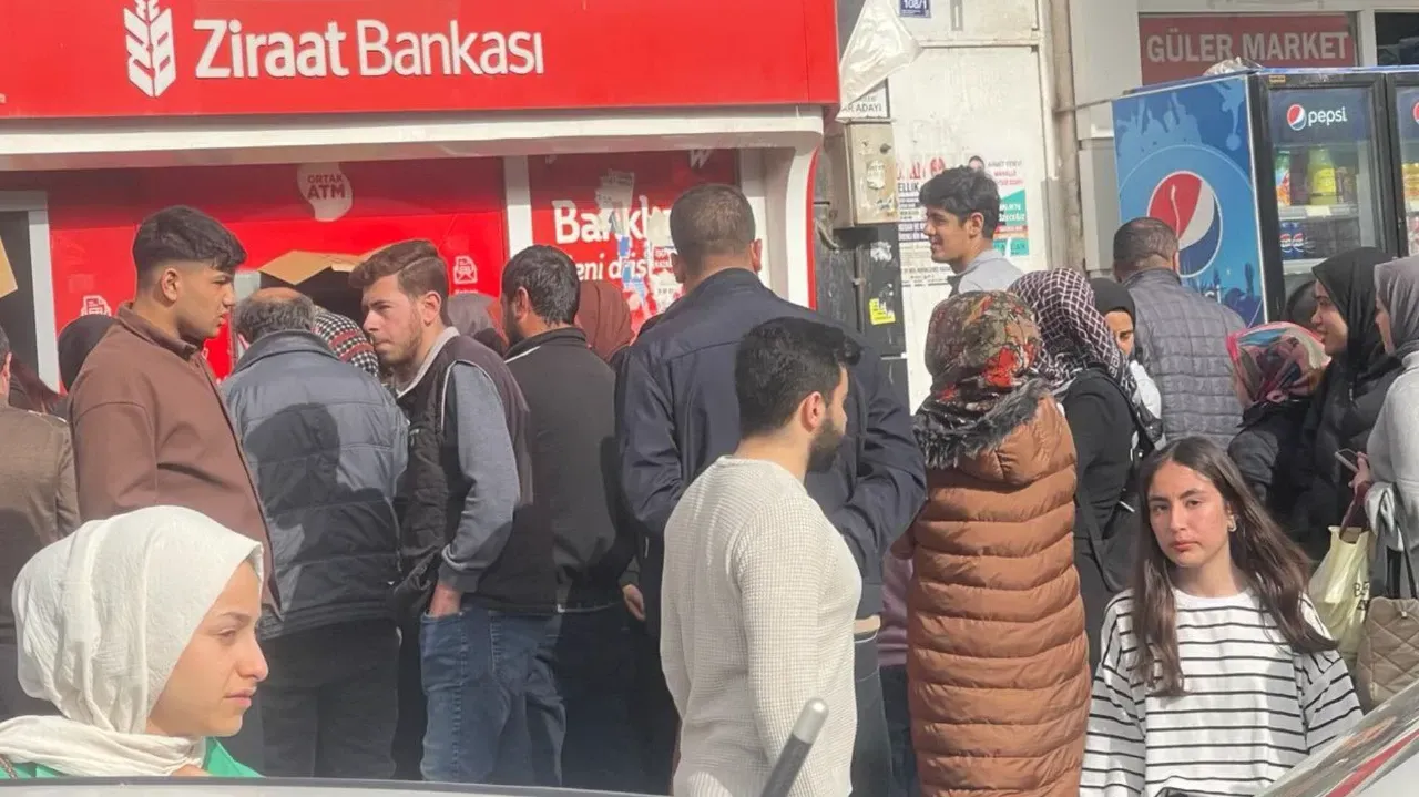 Şanlıurfa’da ATM Çilesi: Ramazan Ayında Uzun Kuyruklar