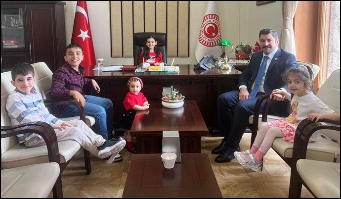 TBMM İdare Amiri Eyyüpoğlu koltuğunu Meryem Azra ‘ya devretti
