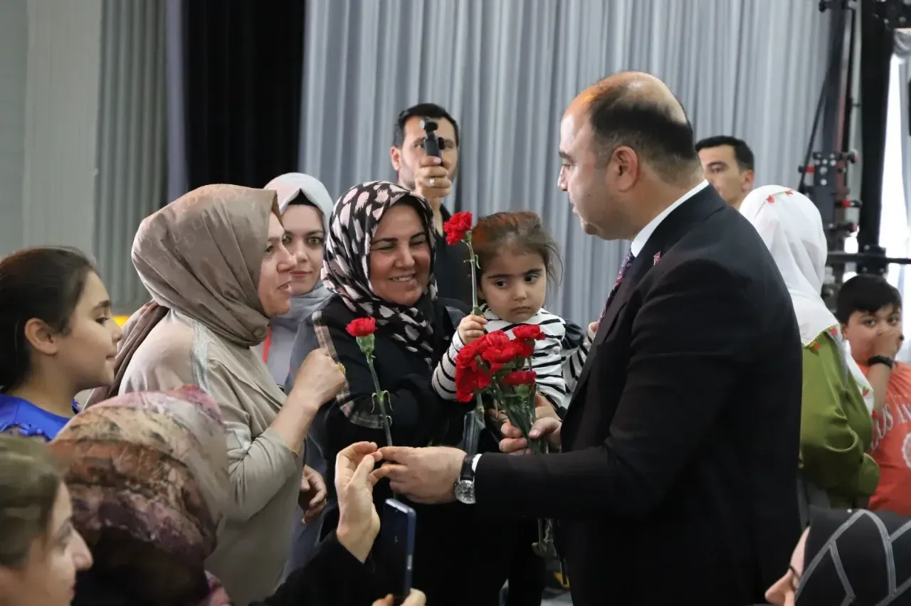 Başkan Çiftçi, Karaköprü ‘de annelerle buluştu